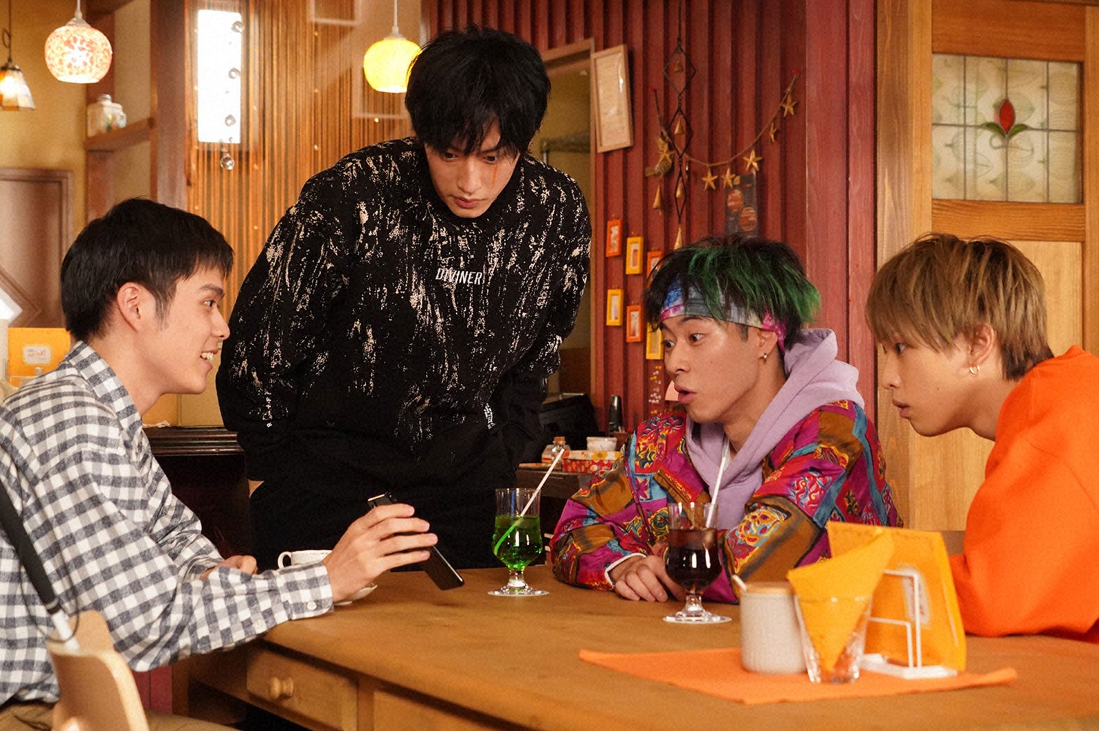 細田佳央太、杉野遥亮、戸塚純貴、堀夏喜 「恋です！～ヤンキー君と白杖ガール～」第6話より（C）日本テレビ