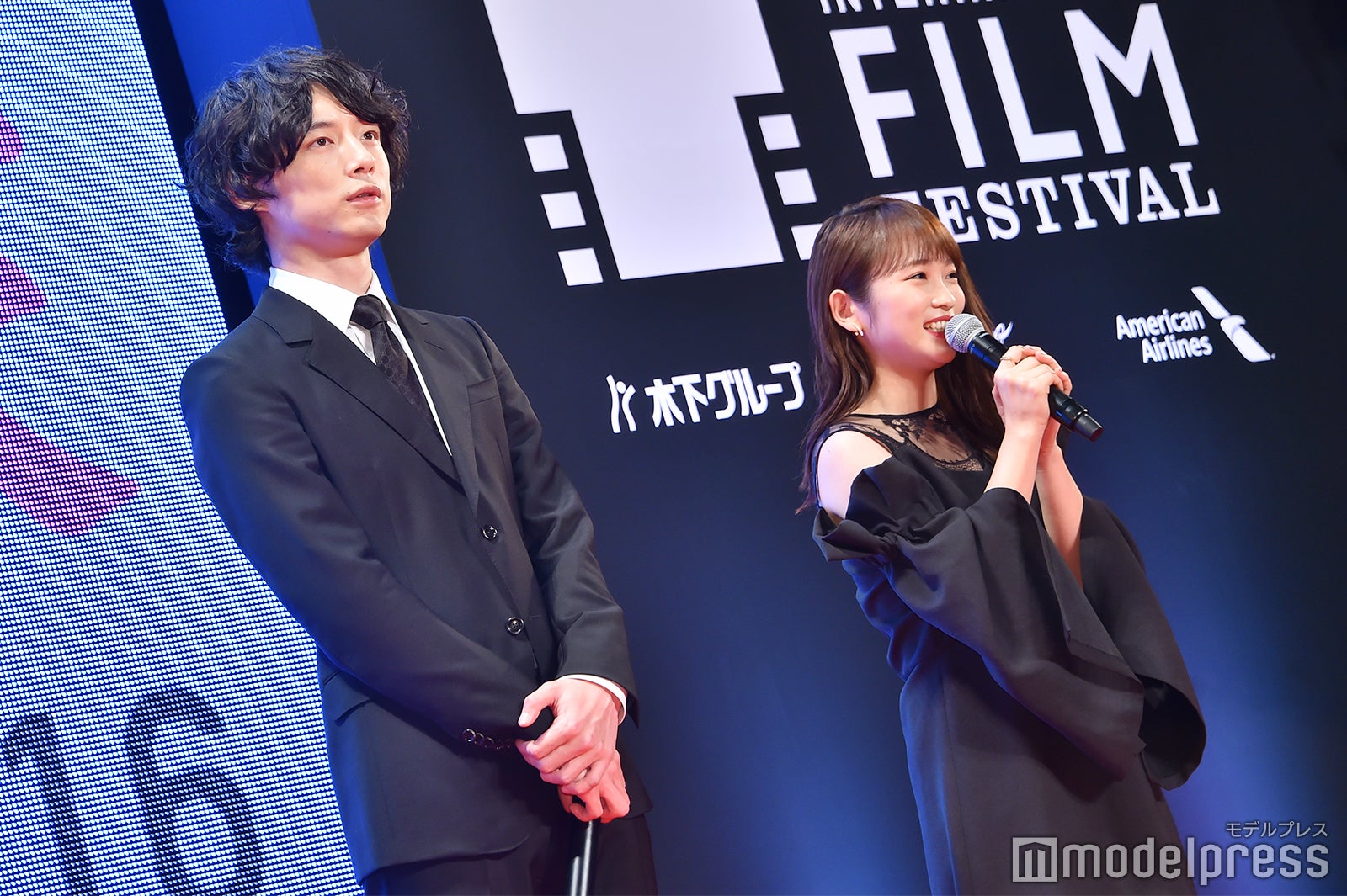 坂口健太郎、川栄李奈（C）モデルプレス