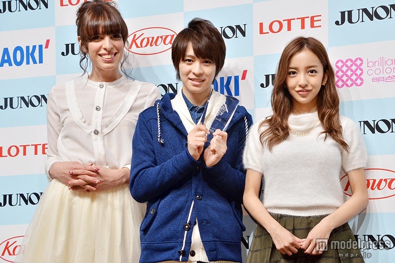 （左から）IVAN、グランプリの西銘駿さん、板野友美