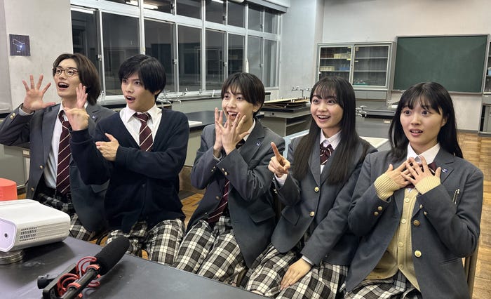 檜山光成、菅田琳寧、中村嶺亜、林芽亜里、川床明日香(C)八寿子/小学館/「先生さようなら」製作委員会