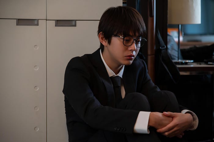 倉悠貴「犬と屑」最終話より(C)朝賀庵/講談社/「犬と屑」製作委員会・MBS