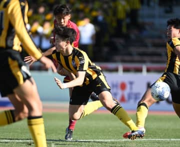 全国高校サッカー 前回王者の前橋育英が初戦敗退の波乱 神戸弘陵に1-2 MF白井誠也ら選手らは涙