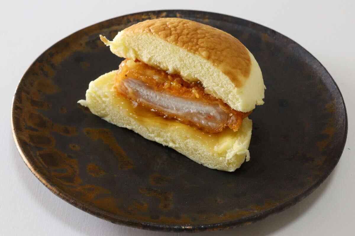 森永製菓監修　バター香るホットケーキまん　ファミリーマート　ファミチキ