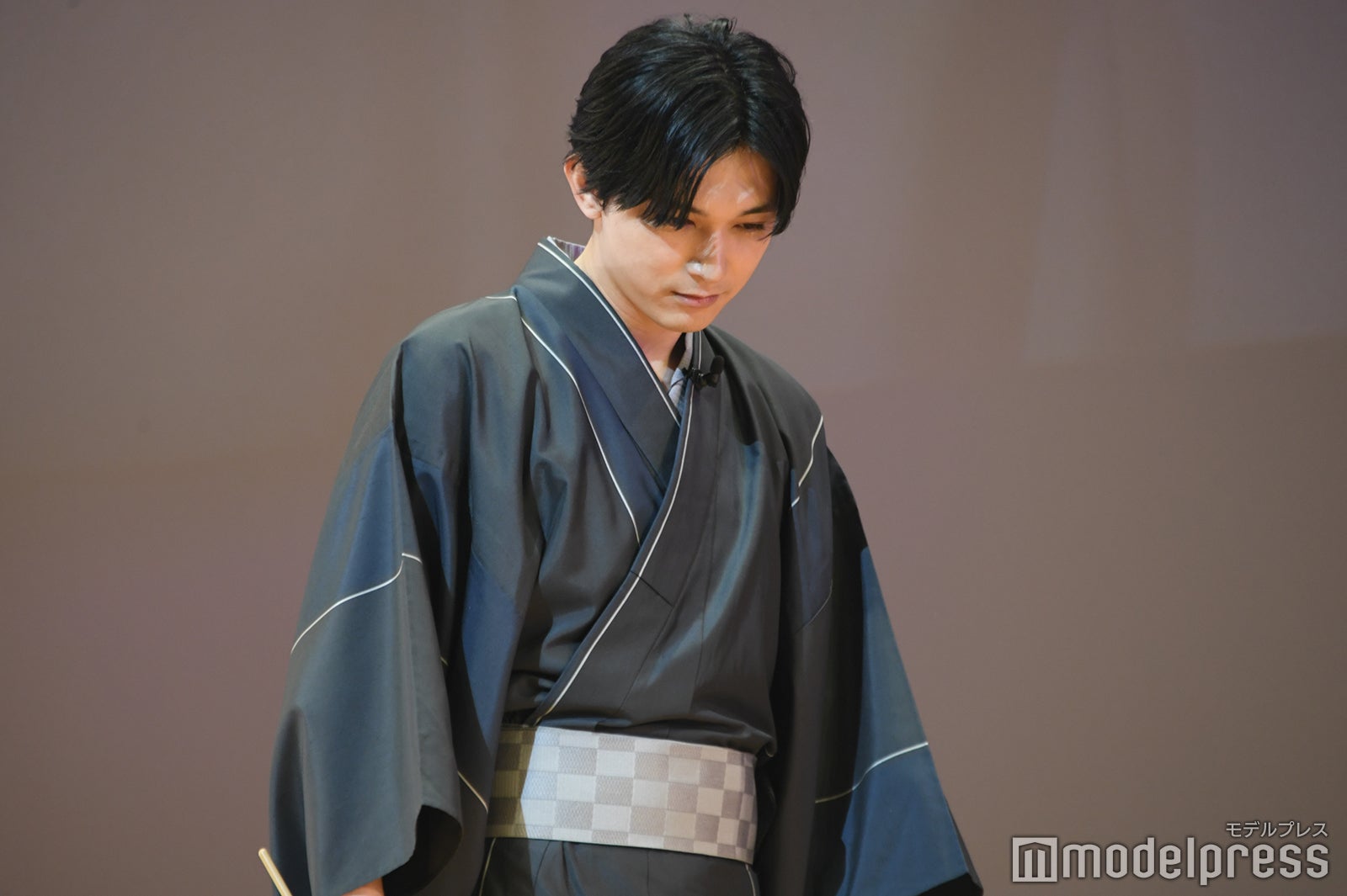 様々な角度の吉沢亮を見せる吉沢亮（C）モデルプレス