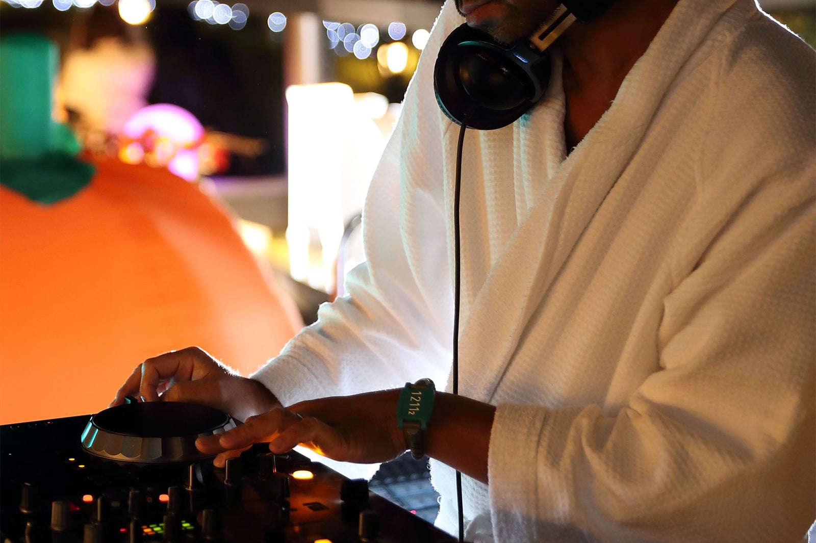 週末はDJ登場でゴージャスなパーティーナイト／画像提供：ラスイート