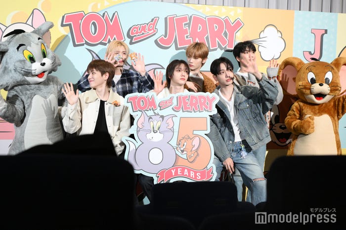 (上段左から)LEEHAN(イハン)、TAESAN(テサン)、WOONHAK(ウナク)(下段左から)RIWOO(リウ)、SUNGHO(ソンホ)、JAEHYUN(ジェヒョン)(C)モデルプレス