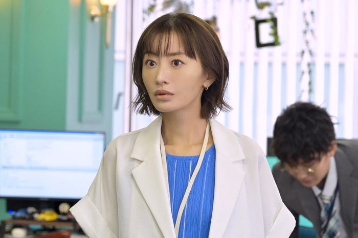 松本まりか「奪い愛、真夏」第1話(C)テレビ朝日