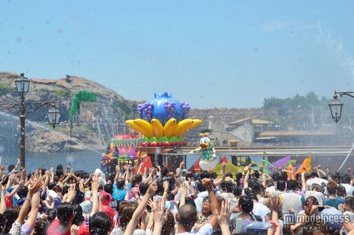 前が見えなくなるほどの放水で上から下までびしょ濡れに(TDS/ミニーのトロピカルスプラッシュ)