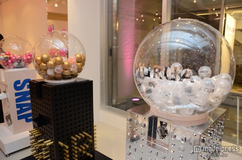 POP UP STORE限定ガチャ「LOVE Capsule」