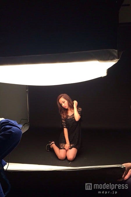 平尾優美花「YOUNG KING」15号撮影オフショット(画像:所属事務所提供)