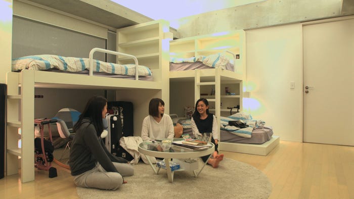 女子メンバー/(左から)美咲、理子、夏美『TERRACE HOUSE BOYS & GIRLS IN THE CITY』29th WEEK(C)フジテレビ/イースト・エンタテインメント