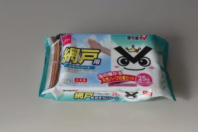 ダイソーの落ち落ちV網戸用おそうじシート25枚入りのパッケージ