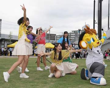 神戸市のご当地アイドル「KOBerries♪」が9月4日・ロッテ戦のファーストピッチに登場 SGLに2年連続の来場