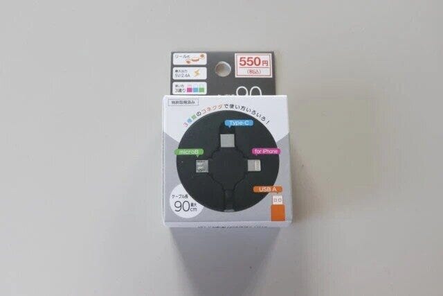 ダイソー 3in1リール式ケーブル ダイソーの3in1リール式ケーブルのパッケージ