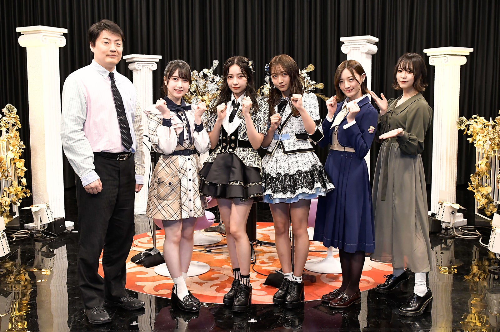 鈴木たろう、永野芹佳、村瀬紗英、山本彩加、中田花奈、三田麻央（提供写真）