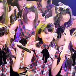 AKB48・14期生の“三銃士”（前列左から：岡田奈々、小嶋真子、西野未姫）