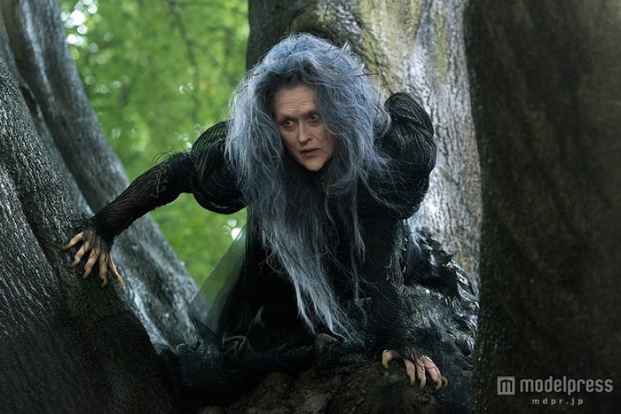 魔女役のメリル・ストリープ/(C) 2015 Disney Enterprises,INC. All Rights Reserved.