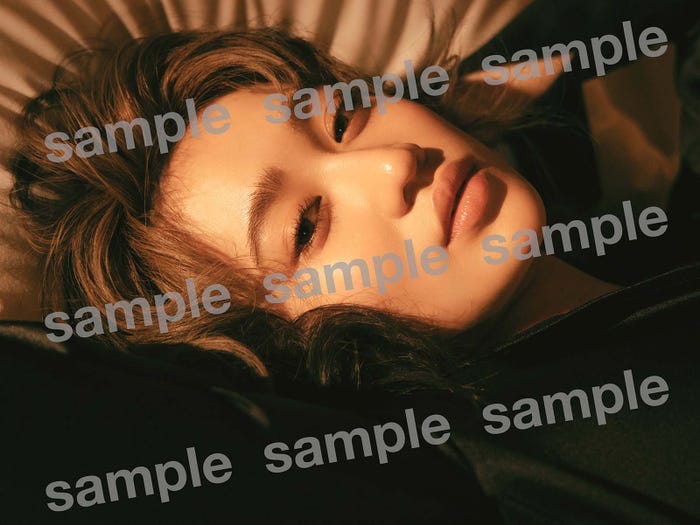 佐々木莉佳子「girasol」書泉・芳林堂書店限定/撮影:神戸健太郎