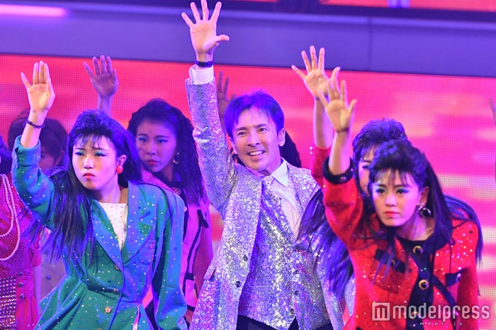 郷ひろみ バブリーダンス 話題の女子高生ダンス部と圧巻ステージ 紅白本番 モデルプレス 郷ひろみ バブリーダンス 話題の女子高生ダンス部と圧巻ステージ 紅白本番 モデルプレス