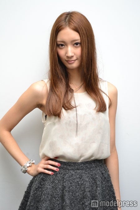 菜々緒、異例のミニ丈エプロンで「チューボーですよ」出演