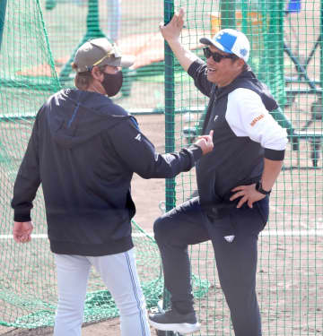 日本ハム・新庄監督「凄かったです」と感激記す 通算403本塁打が臨時コーチで指導 「選手のパフォーマンスが変わりびっくり」