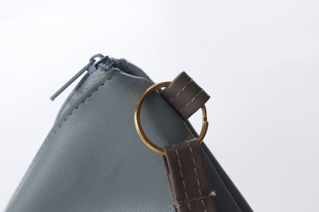 セリア　トライアングルバッグ