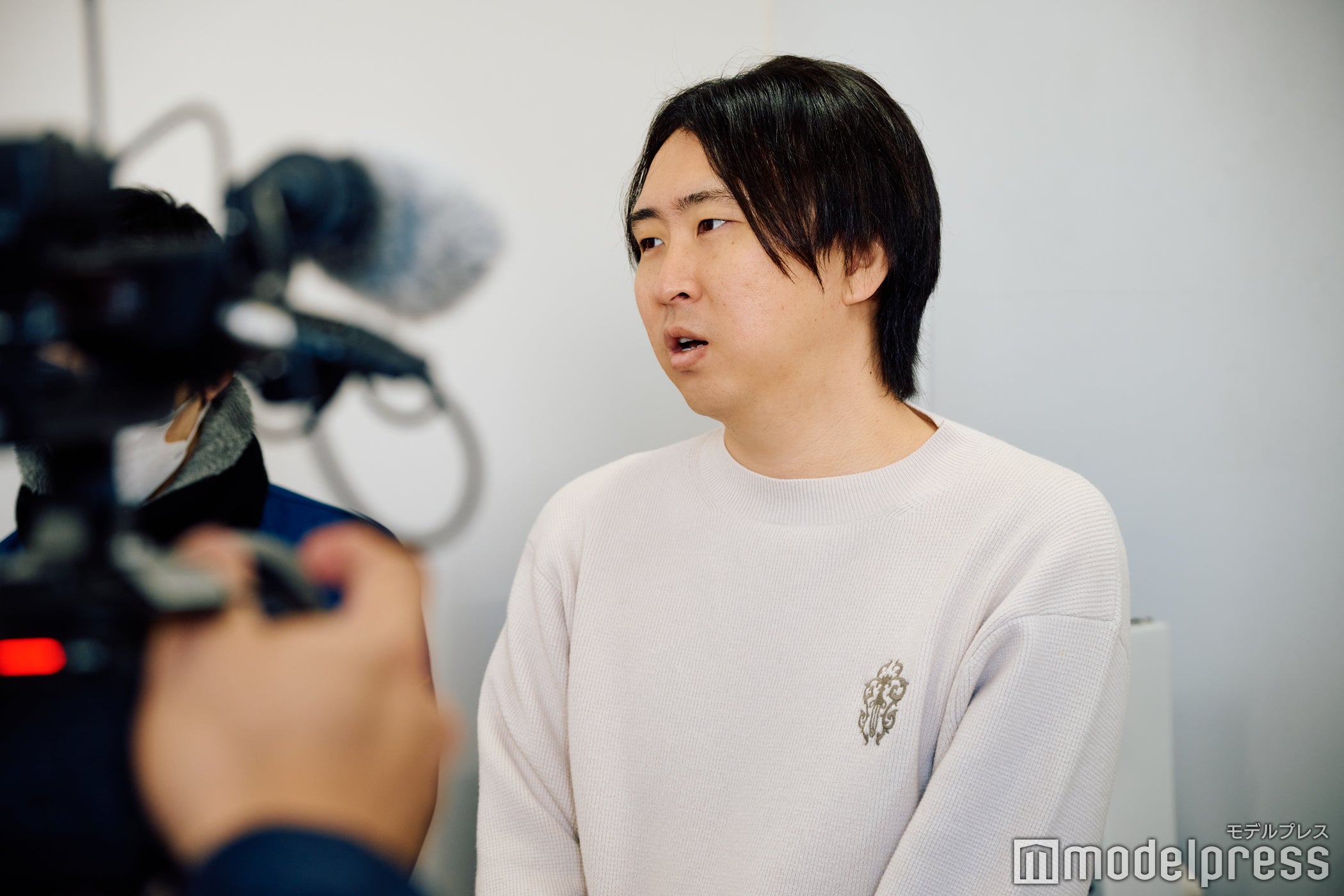 「きまぐれブラック」の切れ味に満足げ（C）モデルプレス