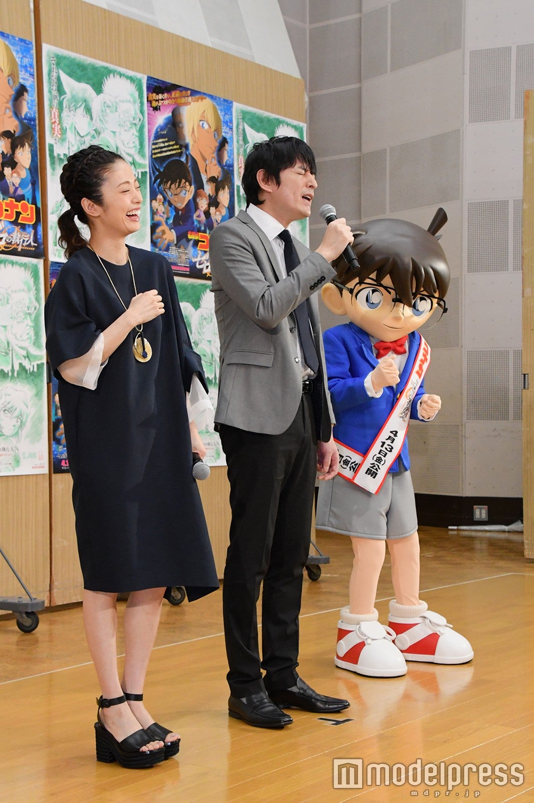 上戸彩、博多大吉、江戸川コナン（C）モデルプレス