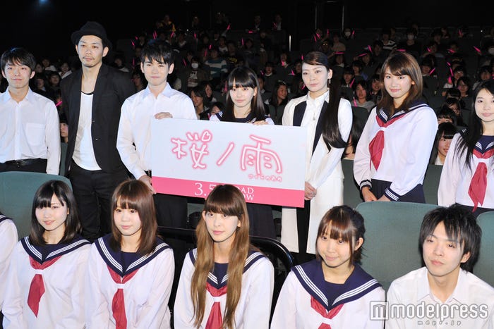 (左から)ウエダアツシ監督、広田亮平、山本舞香、田畑智子、久松郁実(C)モデルプレス