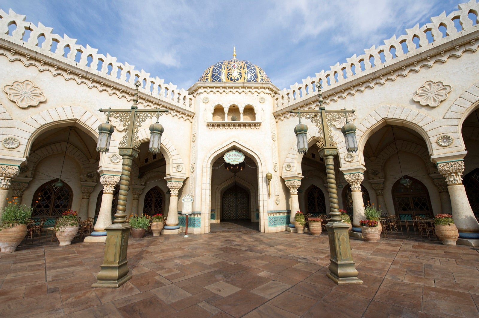 カスバ・フードコート（C）Disney