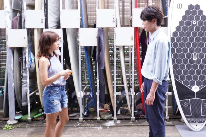 森七菜、間宮祥太朗「真夏のシンデレラ」第3話より(C)フジテレビ