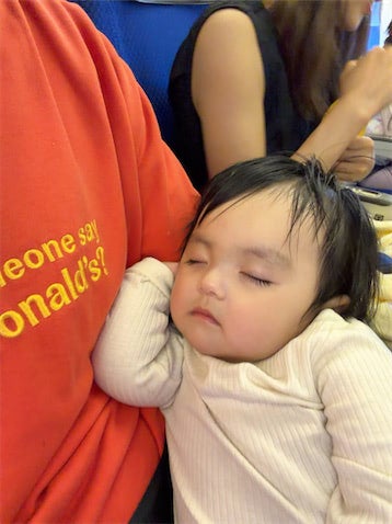 アレクサンダー、プライベートジェットで家族旅行!? 驚きの種明かしに「マイルドだろ？」