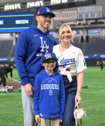 ドジャース フリーマン夫妻に第4子！妻・チェルシーさんと連名で妊娠を発表 長男・チャーリー君がエコー写真手に