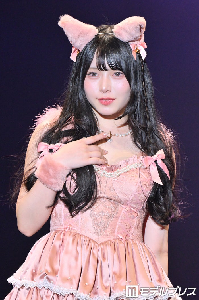 TikTok400万人超え・Mumei、胸元＆美脚大胆露出 ミニ丈ドレスでスタイル輝く【超十代2024】