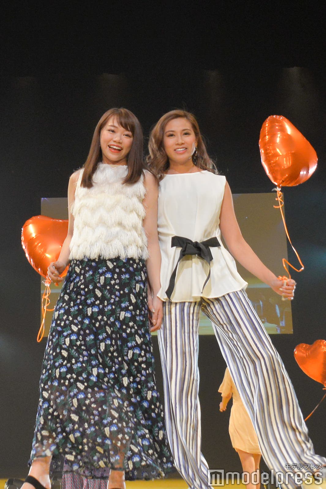 瀬賀しおりさん、迫田里奈さん(C)モデルプレス