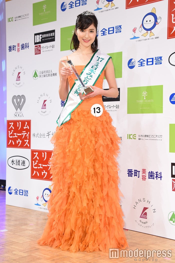 17ミス日本 歳の女子大生がグランプリで涙 W受賞に驚き モデルプレス