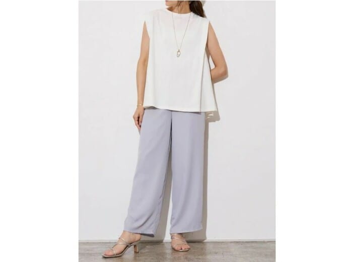 ゆったりしたサイズ感なのにエレガントな雰囲気で着られるのが優秀 出典:WEAR