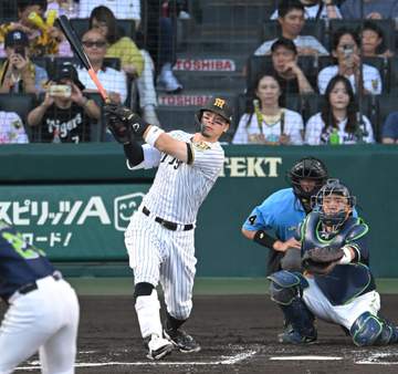 阪神 佐藤輝が9試合ぶり一発！甲子園が熱狂 7月初アーチの17号ソロで先制
