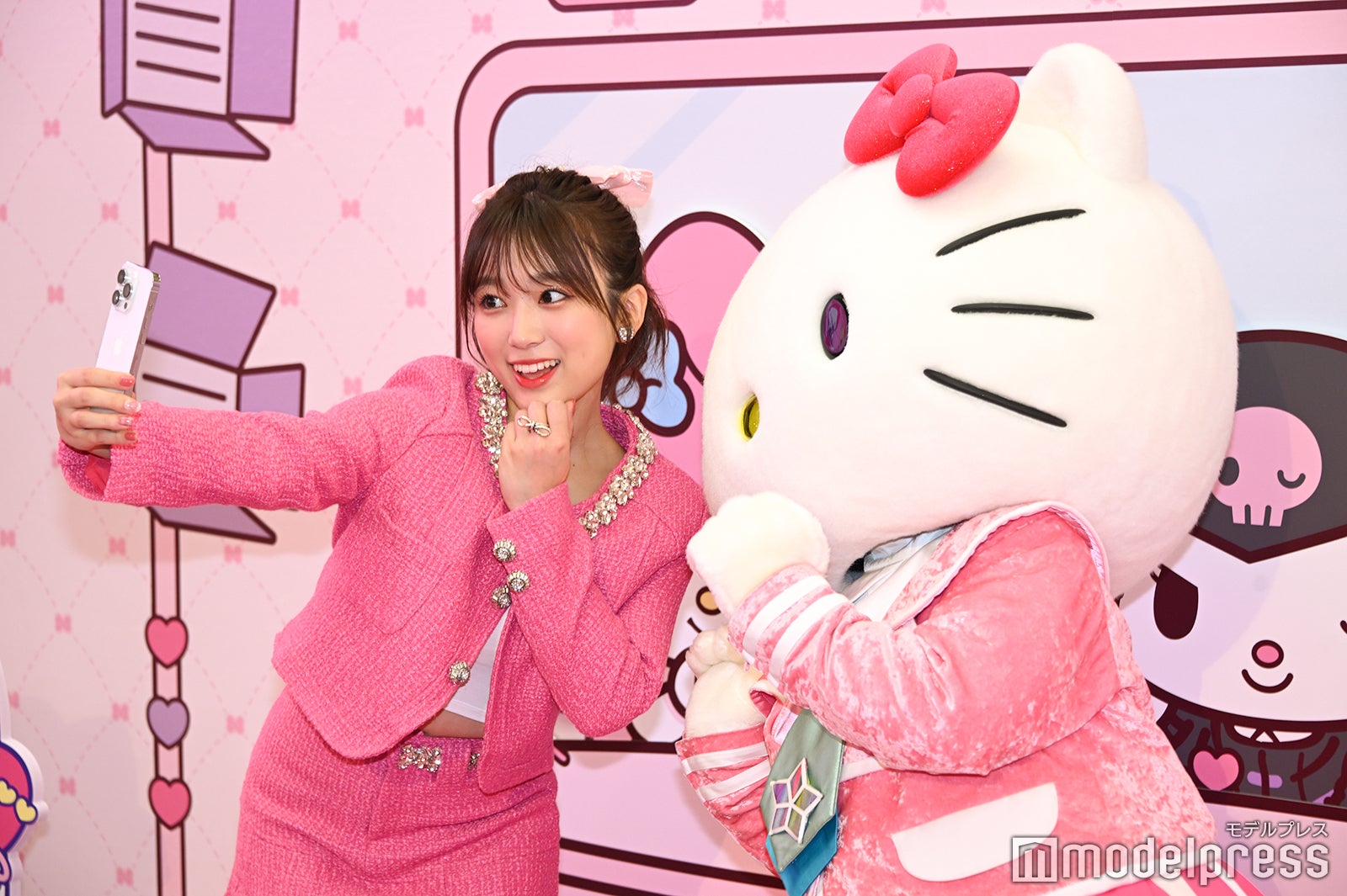 矢吹奈子、キティちゃん（C）モデルプレス