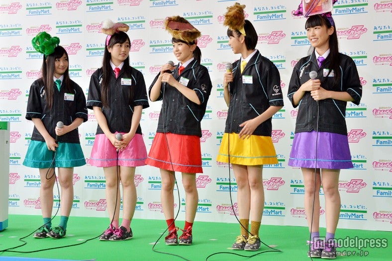 （左より）有安杏果、佐々木彩夏、百田夏菜子、玉井詩織、高城れに