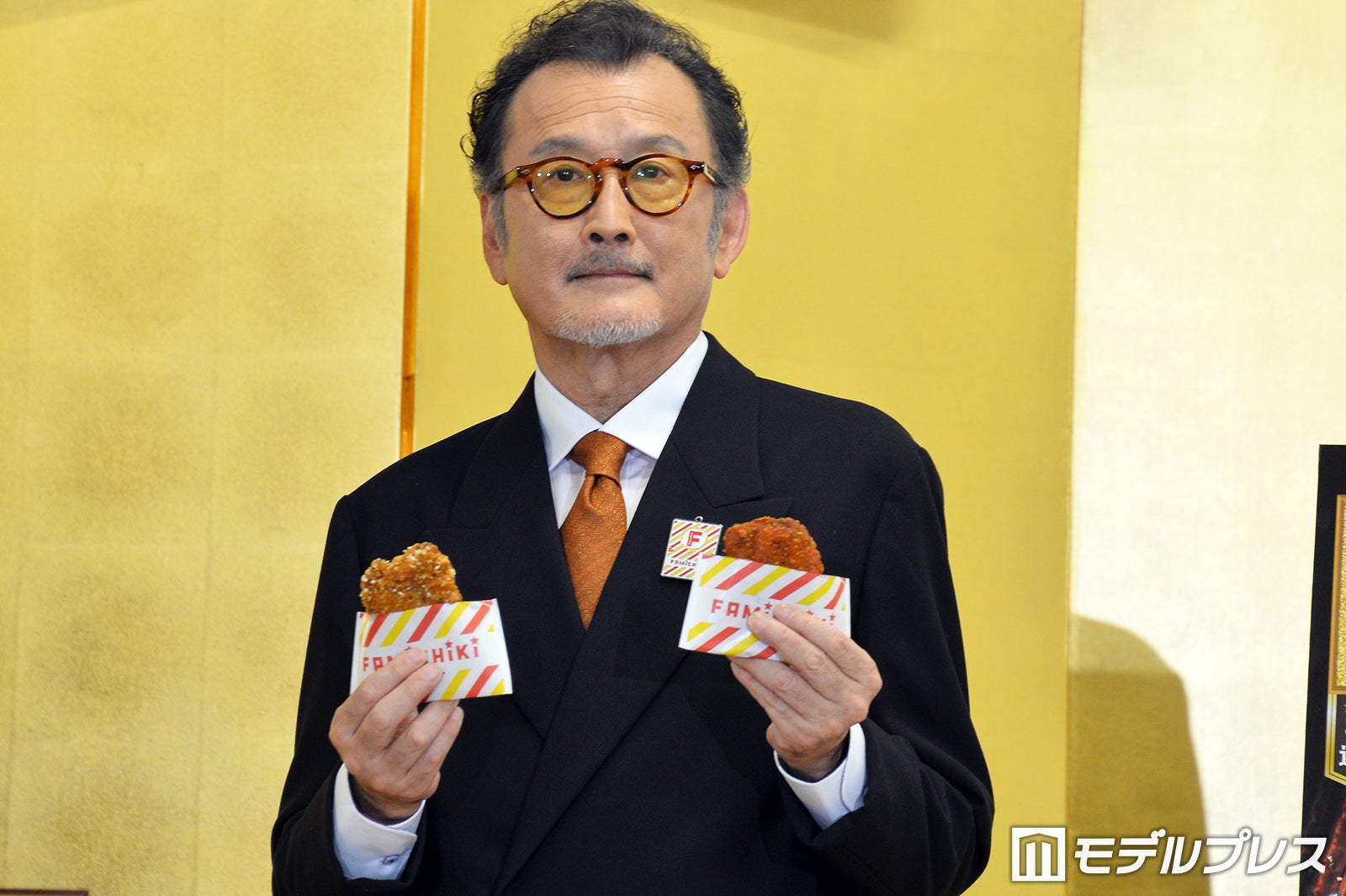 吉田鋼太郎、ファミチキ20周年“成人式”で祝辞 自身出演の新CMに「いい芝居する」と自画自賛