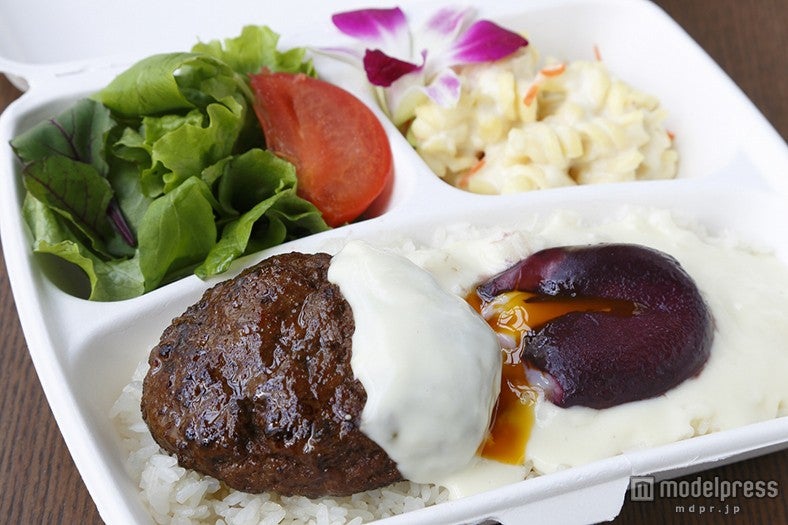 ランチメニューの「カカアコ・ロコモコプレート（ホワイト）」￥950