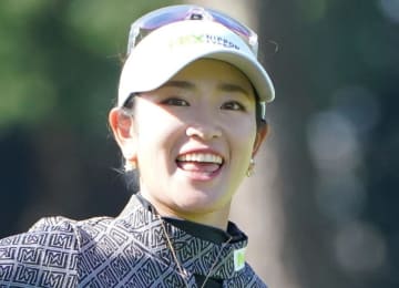 左手首に高級腕時計がキラリ スーツ姿の原英莉花「今年もサポートして頂きありがとうございました」と感謝投稿