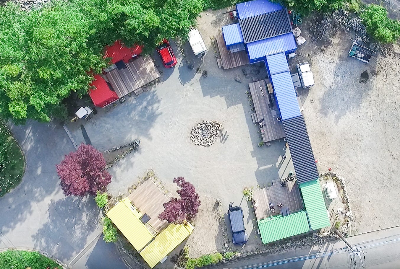 山梨にコンテナ型グランピング施設「アイアンネスト」1棟貸し切りのコンテナハウスに宿泊