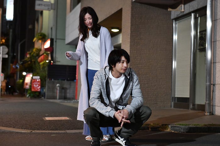 向井理・吉高由里子/「わたし、定時で帰ります。」第8話より(C)TBS