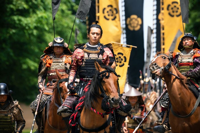 小栗旬ら「豊臣兄弟!」第2話(C)NHK