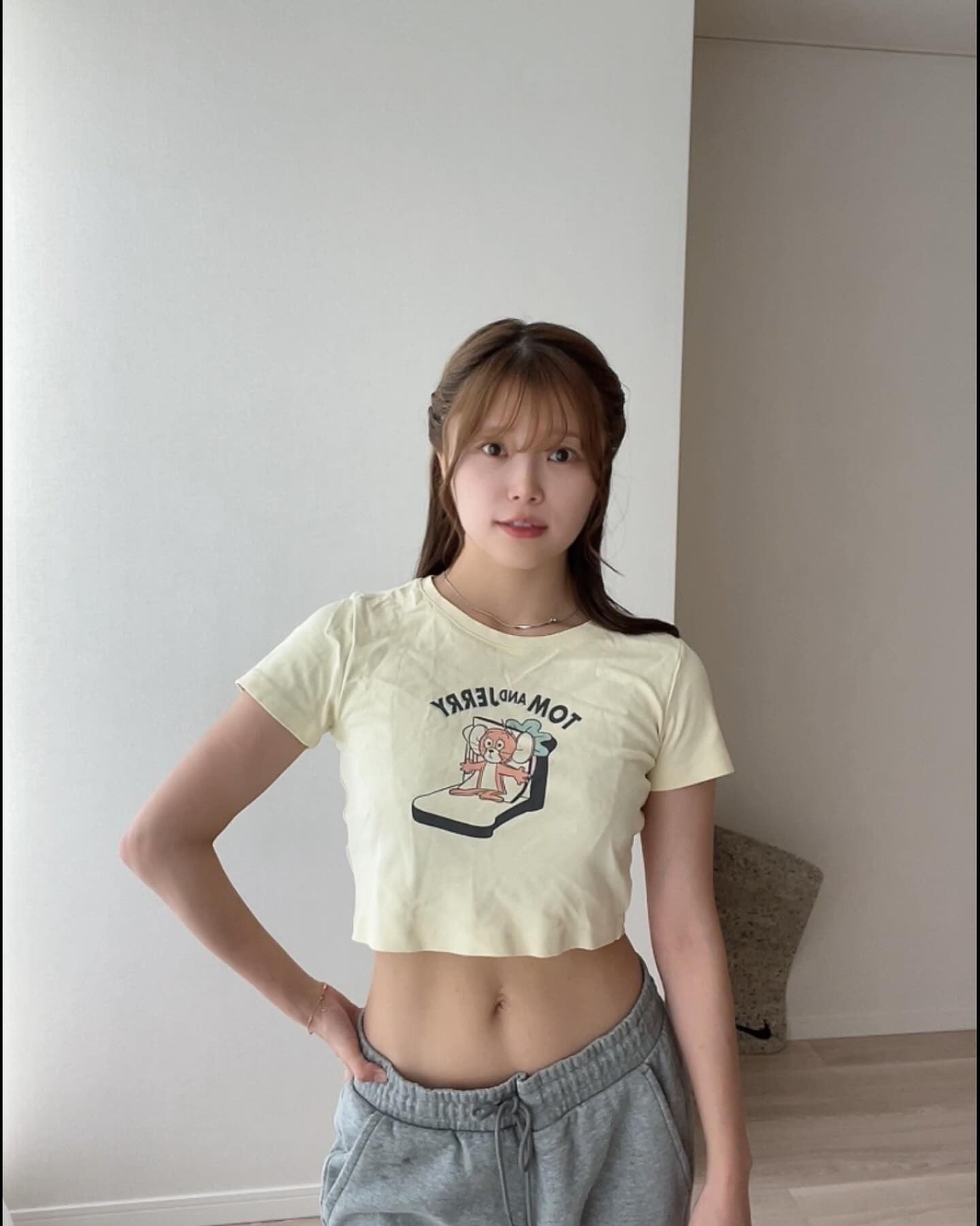 ダイエットYouTuber加藤ひなた「足長くなった」トレーニングビフォーアフター公開「効果がすごく出てる」と反響