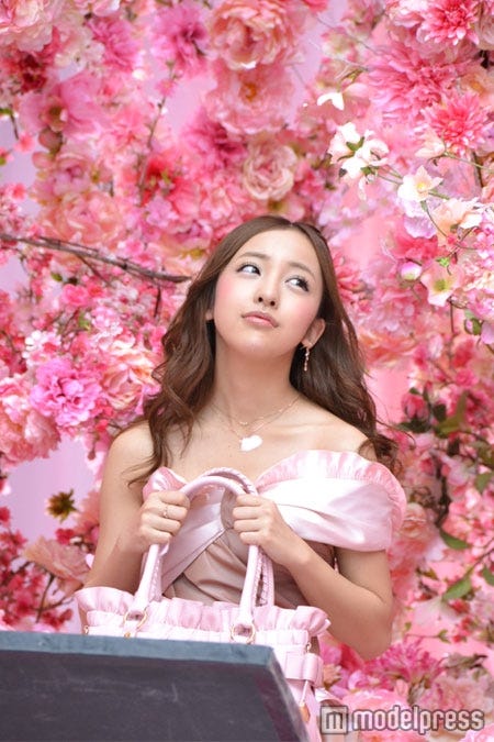 板野友美