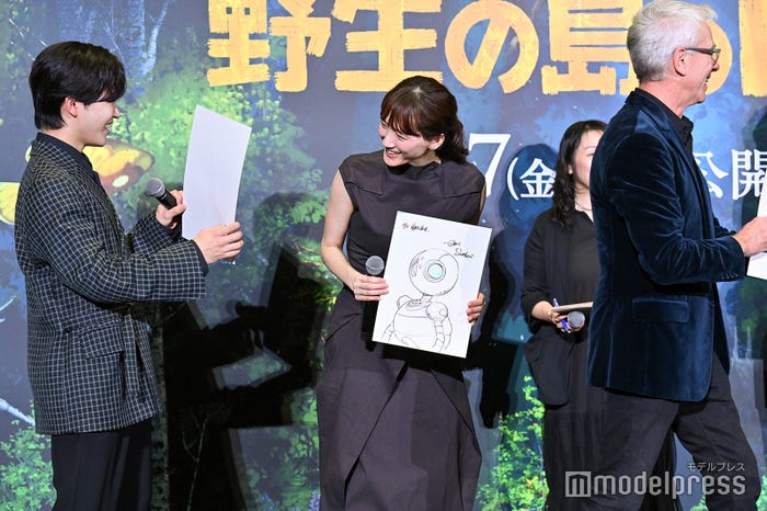 鈴木福、綾瀬はるか、クリス・サンダース監督(C)モデルプレス