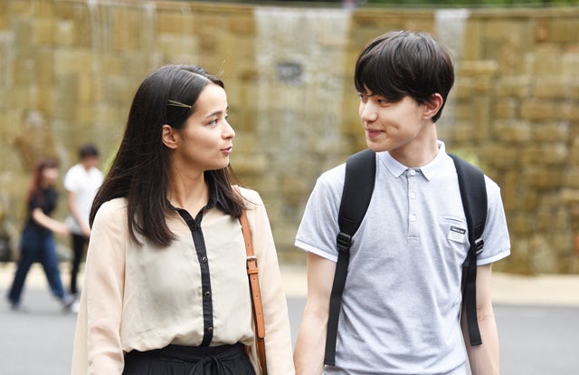 （左から）加藤ローサ、上村海成 （C）フジテレビ